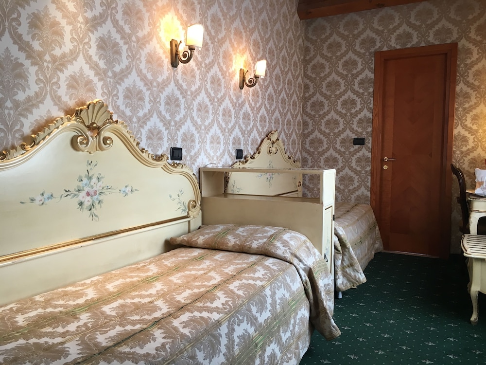 Habitación con 2 camas individuales del hotel Gorizia A La Valigia