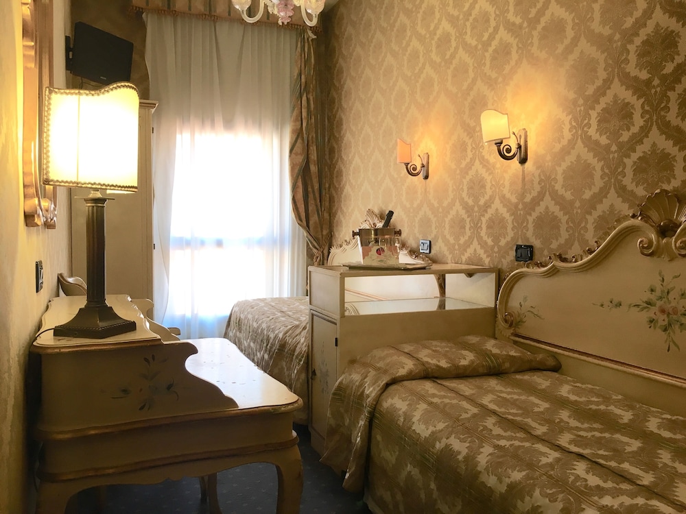 Habitación con 2 camas individuales del hotel Gorizia A La Valigia. Foto 3
