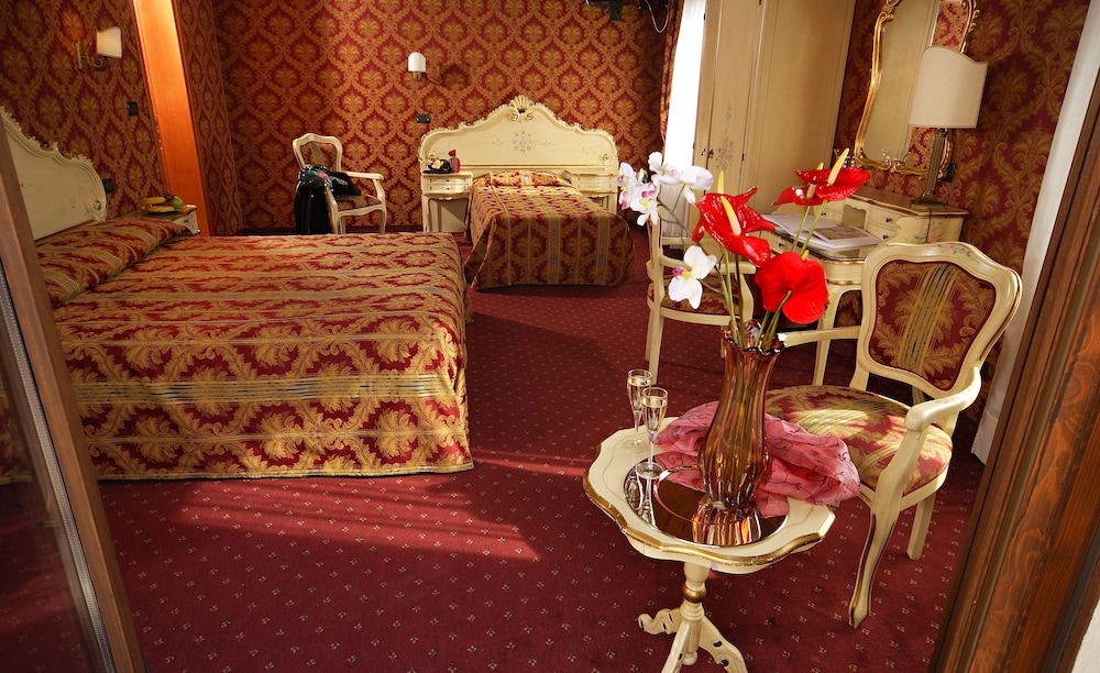 Habitación cuádruple, vistas a la ciudad del hotel Gorizia A La Valigia. Foto 1