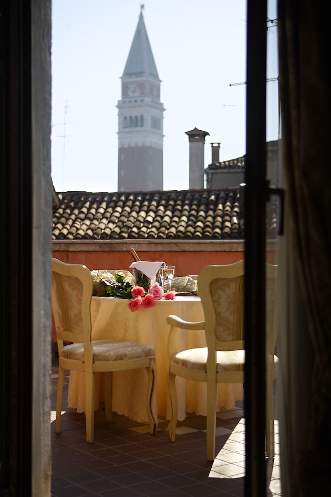 Habitación cuádruple, vistas a la ciudad del hotel Gorizia A La Valigia. Foto 6