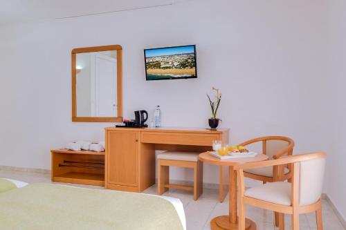 Habitación Doble con balcón - 1 o 2 camas del hotel Monica Isabel Beach Club. Foto 1