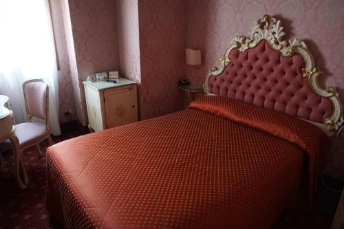 Habitación Doble pequeña con 1 cama - No fumadores del hotel Rialto. Foto 2