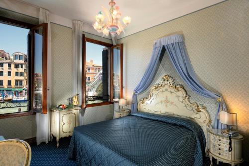 Habitación Doble con vistas al Gran Canal - No fumadores del hotel Rialto. Foto 2
