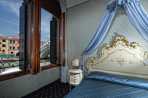 Habitación Doble con vistas al Gran Canal - No fumadores del hotel Rialto. Foto 4