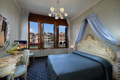 Habitación Doble con vistas al Gran Canal - No fumadores del hotel Rialto. Foto 5