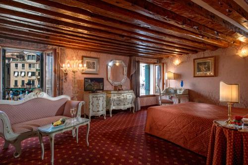 Habitación Doble con vistas al Gran Canal - No fumadores del hotel Rialto. Foto 7