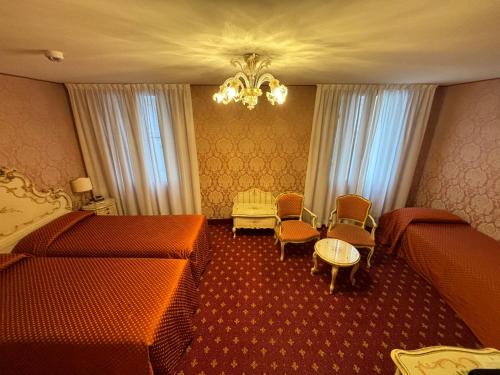 Habitación Triple Clásica - No fumadores del hotel Rialto. Foto 3