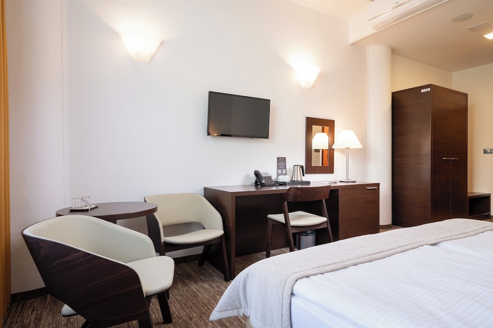 Habitación ejecutiva con 1 cama doble o 2 individuales del hotel Tatra. Foto 1