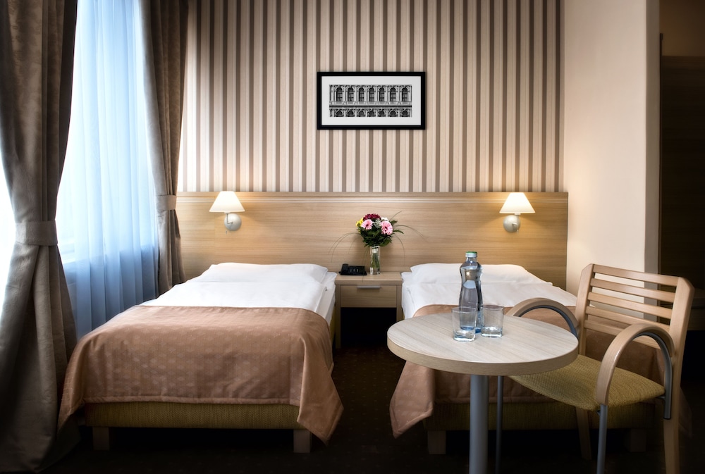 Habitación estándar con 1 cama doble o 2 individuales del hotel Tatra. Foto 2