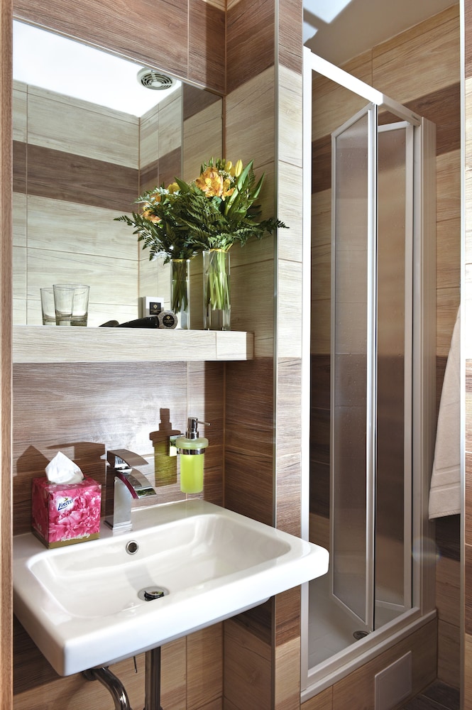Habitación estándar con 1 cama doble o 2 individuales del hotel Tatra. Foto 4
