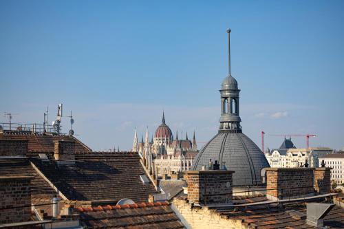 Habitación Estándar Plus con balcón y vistas del hotel Carlton Buda Castle. Foto 3