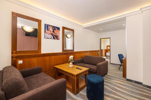 Habitación Deluxe con balcón del hotel Carlton Buda Castle. Foto 1