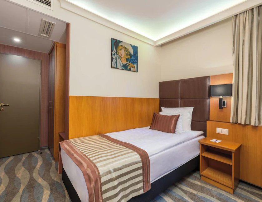 Habitación Individual Económica del hotel Carlton Buda Castle. Foto 1
