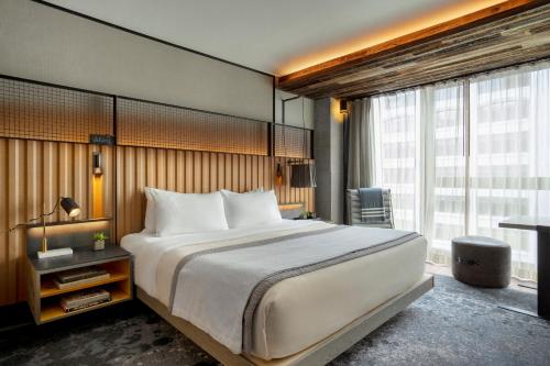 Habitación con cama extragrande. del hotel 1 Brooklyn Bridge. Foto 4