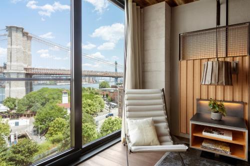 Habitación Superior con cama extragrande del hotel 1 Brooklyn Bridge. Foto 5