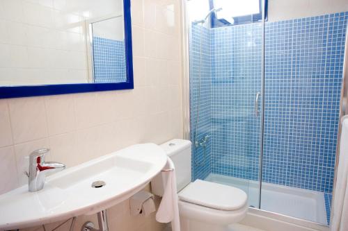 Habitación Doble Estándar con 2 camas dobles del hotel Chatur Palmera Mar. Foto 2