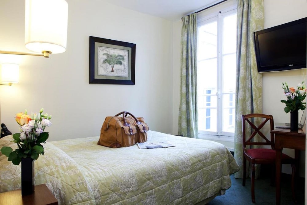 Habitación estándar del hotel France Louvre. Foto 1