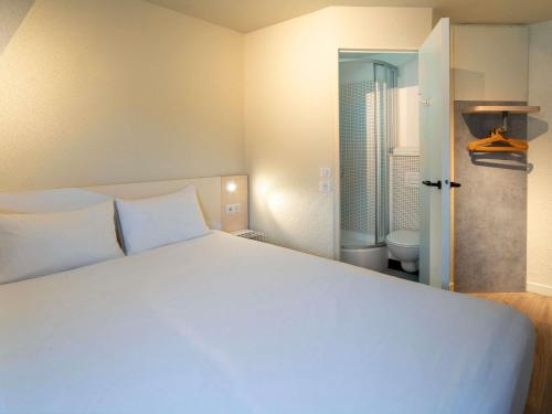 DOBLE - Habitación con 1 cama doble del hotel Ibis Budget Rennes Chantepie. Foto 3