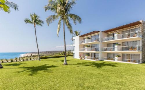 Habitación con cama grande y vistas al mar del hotel Posada Real Puerto Escondido. Foto 3