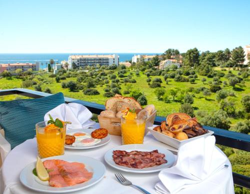 Deluxe Junior Suite with Partial Sea View del hotel Interpass Vauhotel