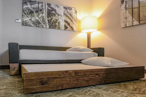 Estudio Superior con 2 camas grandes y sofá cama del hotel Springhill Suites By Marriott Fishkill. Foto 3