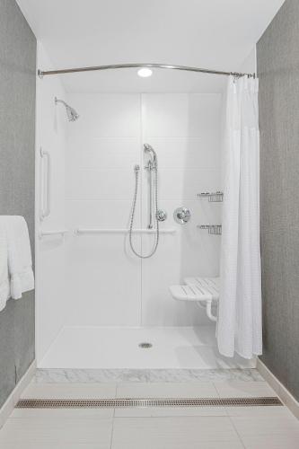 Large King Studio with Sofa Bed and Trundle Bed - Hearing Accessible del hotel Springhill Suites By Marriott Fishkill. Foto 7
