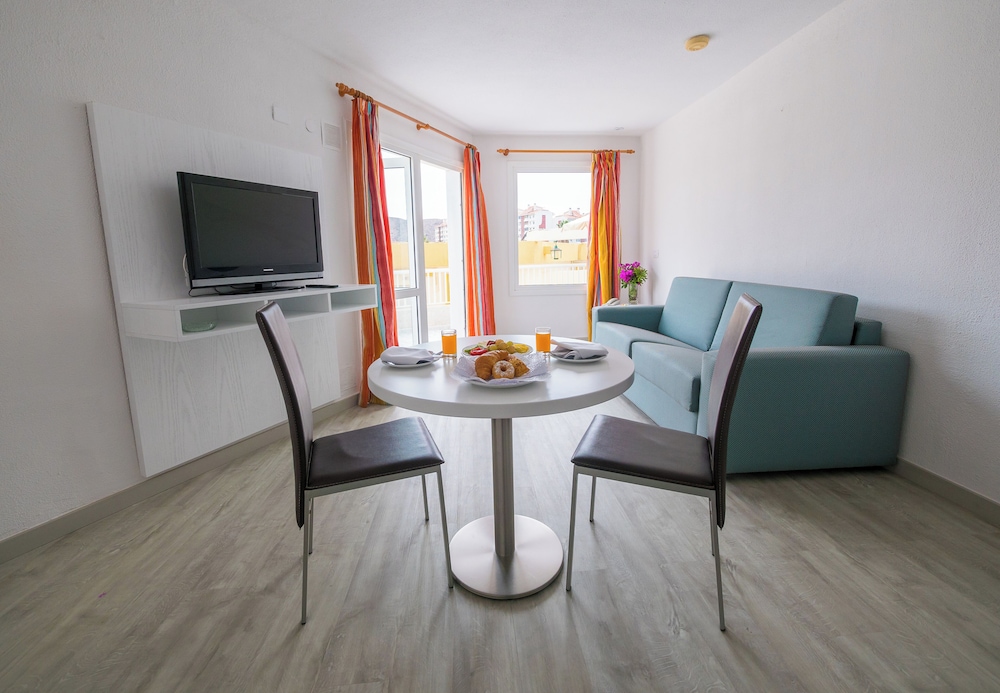 Apartamento Con Cocina Sofá Cama incluido 2 Camas individuales del hotel Checkin Bungalows Atlantida. Foto 2