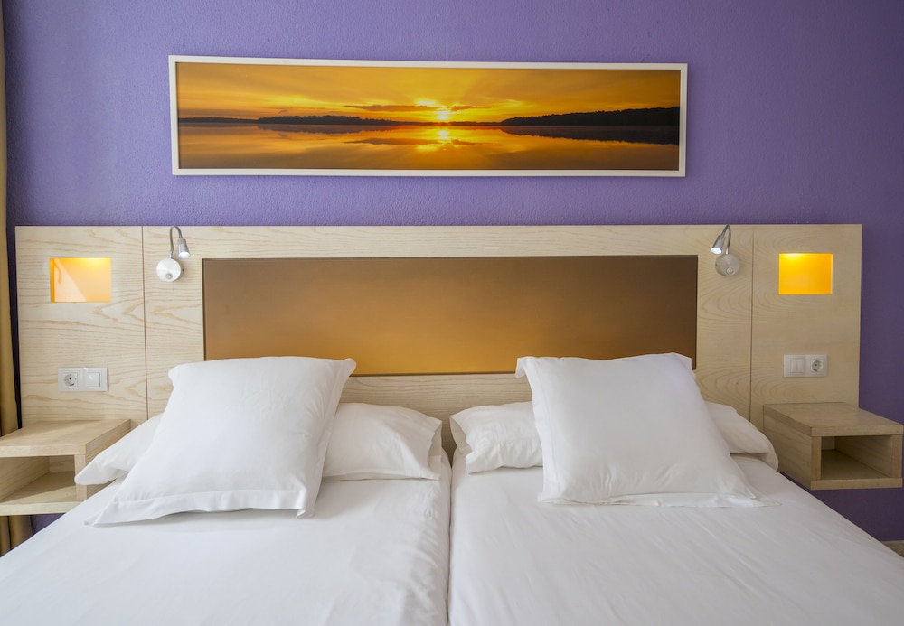 Apartamento Con Cocina 2 habitaciones Sofá Cama incluido 4 camas individuales del hotel Checkin Bungalows Atlantida. Foto 1