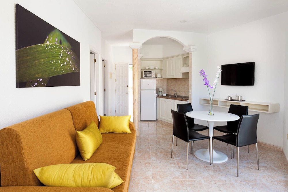 Apartamento Con Cocina 2 habitaciones Sofá Cama incluido 4 camas individuales del hotel Checkin Bungalows Atlantida. Foto 2