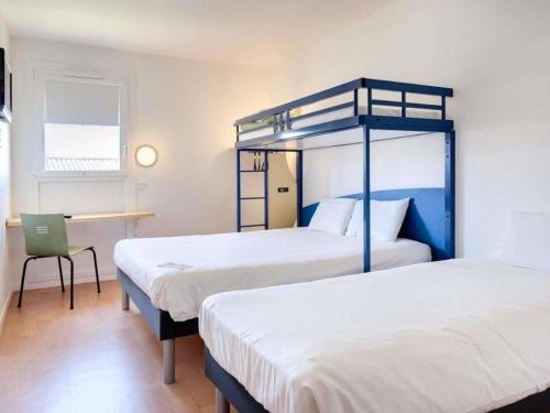 Habitación Familiar - 1 cama doble y 2 camas individuales del hotel Ibis Budget Agen. Foto 1