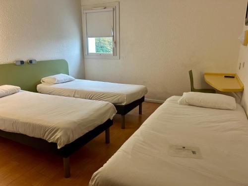 Habitación Estándar - 3 camas individuales del hotel Ibis Budget Agen. Foto 1
