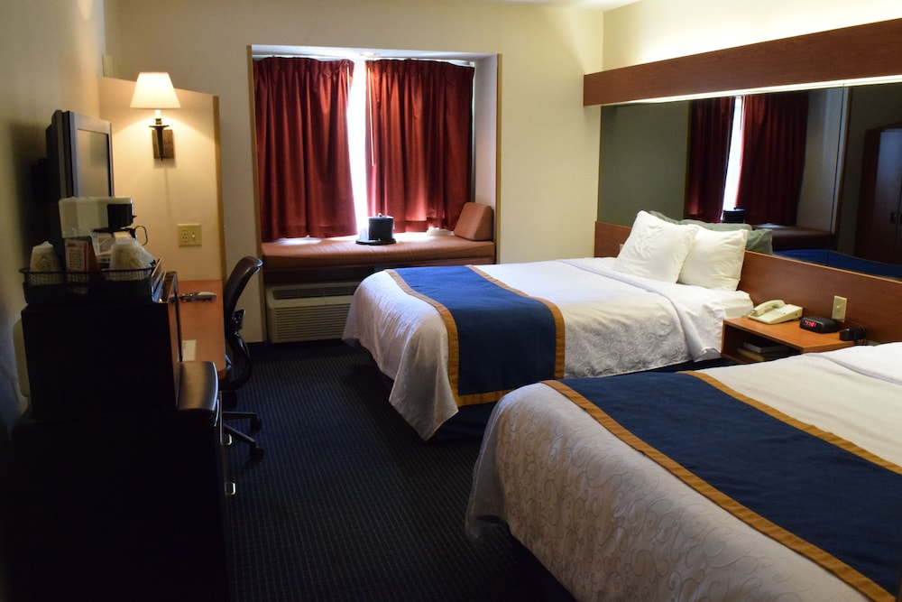 Habitación básica doble, 2 camas de matrimonio del hotel Inn At The Finger Lakes
