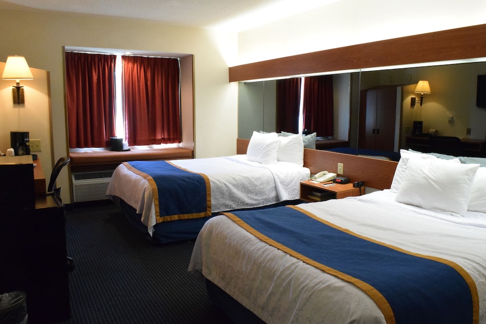 Habitación básica doble, 2 camas de matrimonio, accesible para personas con discapacidad del hotel Inn At The Finger Lakes