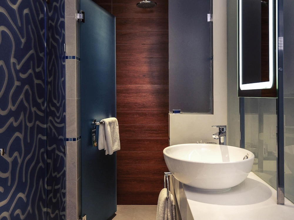 Habitación superior con 2 camas individuales del hotel Mercure Kota Kinabalu City Centre