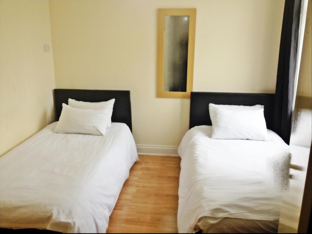 Habitación básica con 2 camas individuales del hotel City View Roman Road Market. Foto 2