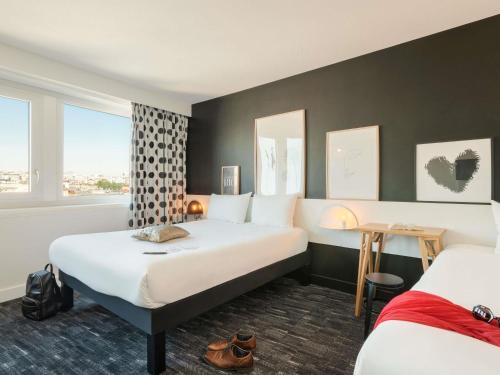 Standard Family Suite with One Double Bed and Twin Beds del hotel Ibis Styles Gare De L'Est Chateau Landon. Foto 3