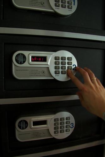 Habitación Cuádruple con baño privado del hotel Auberge Internationale Des Jeunes. Foto 6