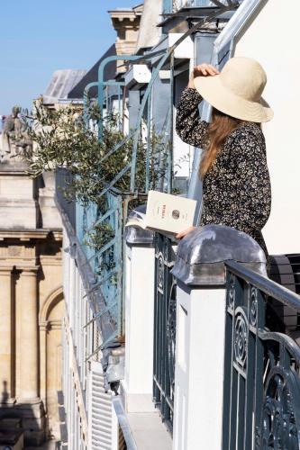 Balcón parisino del hotel Louvre Montana. Foto 8