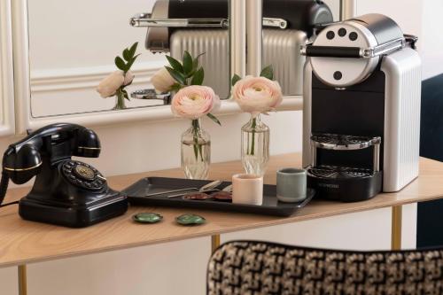 Habitación Triple Prestige del hotel Louvre Montana