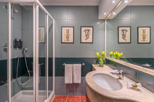 Habitación Doble Estándar del hotel Grand Villa Politi. Foto 3
