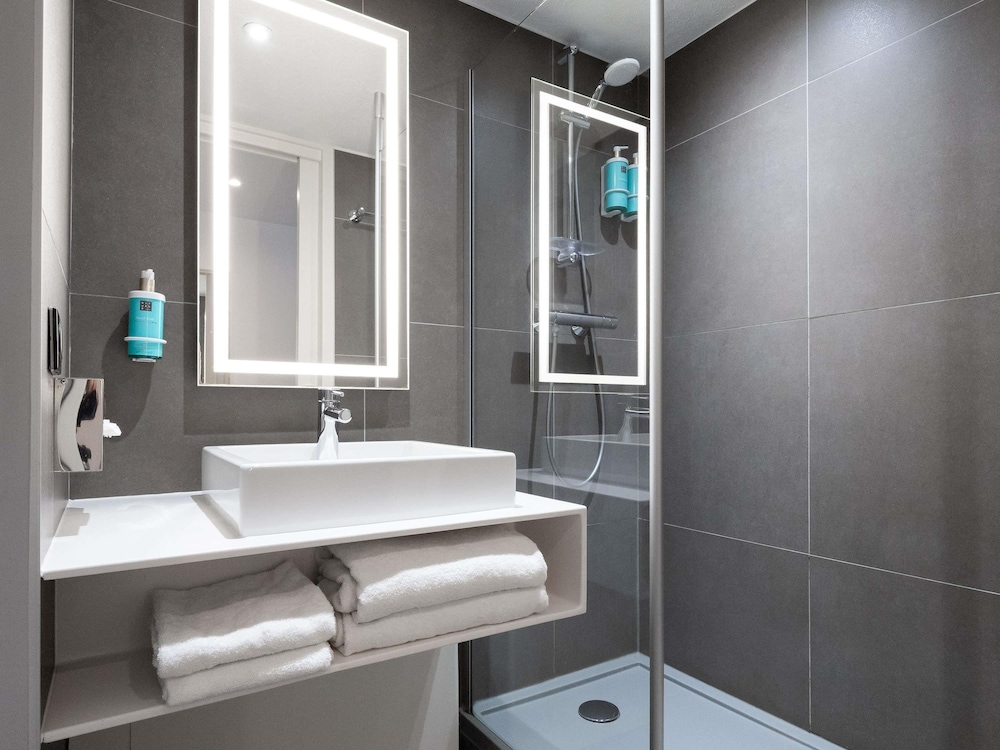 Habitación superior, 1 cama de matrimonio del hotel Novotel Suites Montpellier. Foto 3
