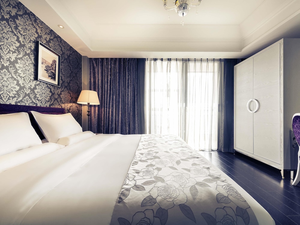Habitación Deluxe con 1 cama king size del hotel Mercure Xiamen Exhibition Centre. Foto 3