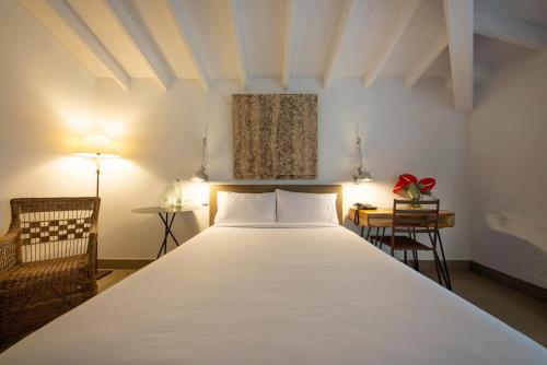 Habitación doble con jardín del hotel Huerto Del Cura. Foto 2