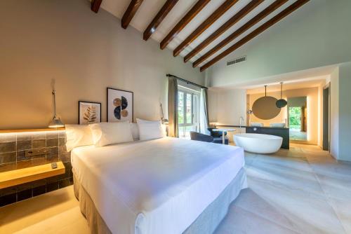 Junior suite Vista Jardín 1 Cama queen del hotel Huerto Del Cura. Foto 6