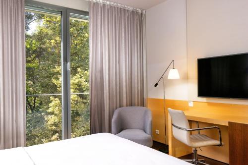 Habitación Clásica con 1 cama grande del hotel Four Points By Sheraton Ljubljana Mons. Foto 1