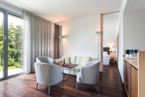 Suite Executive con cama extragrande del hotel Four Points By Sheraton Ljubljana Mons. Foto 3