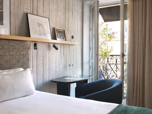 Habitación Doble con balcón del hotel National Des Arts Et Métiers. Foto 3