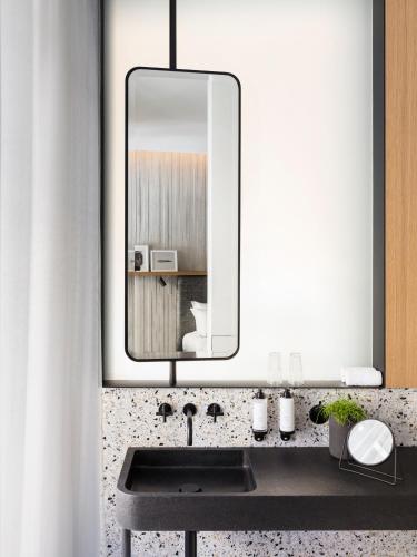 Habitación Doble del hotel National Des Arts Et Métiers. Foto 1