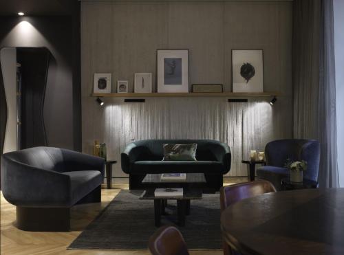 Suite con cama extragrande del hotel National Des Arts Et Métiers. Foto 3