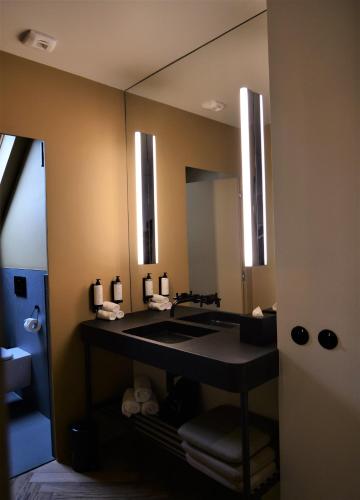 Suite con terraza del hotel National Des Arts Et Métiers. Foto 2